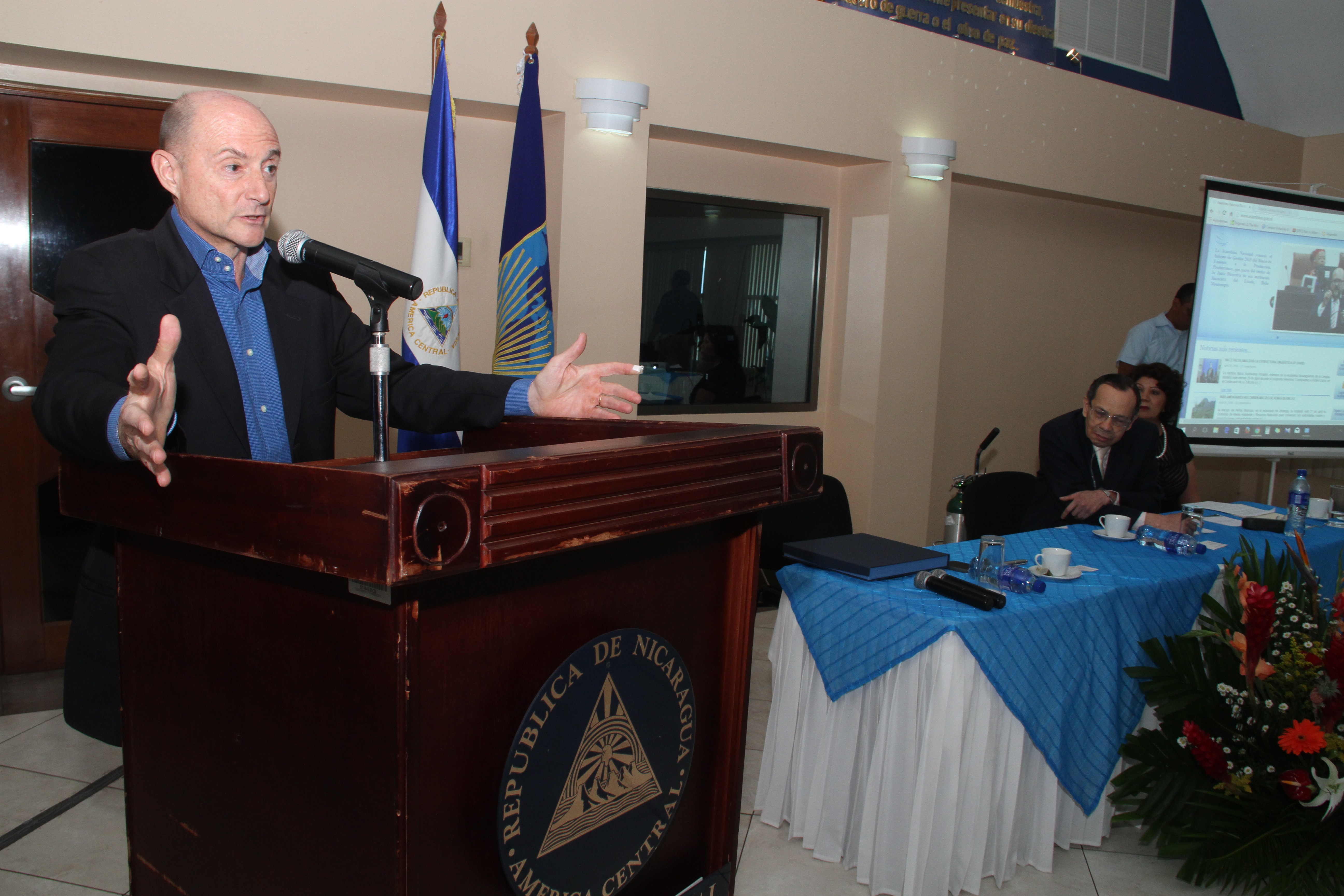 Señor Carlos Melo, Representante del BID en Nicaragua